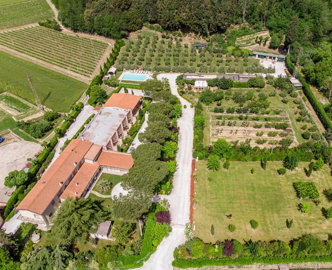 Cevoli Country Resort Lari ภายนอก รูปภาพ